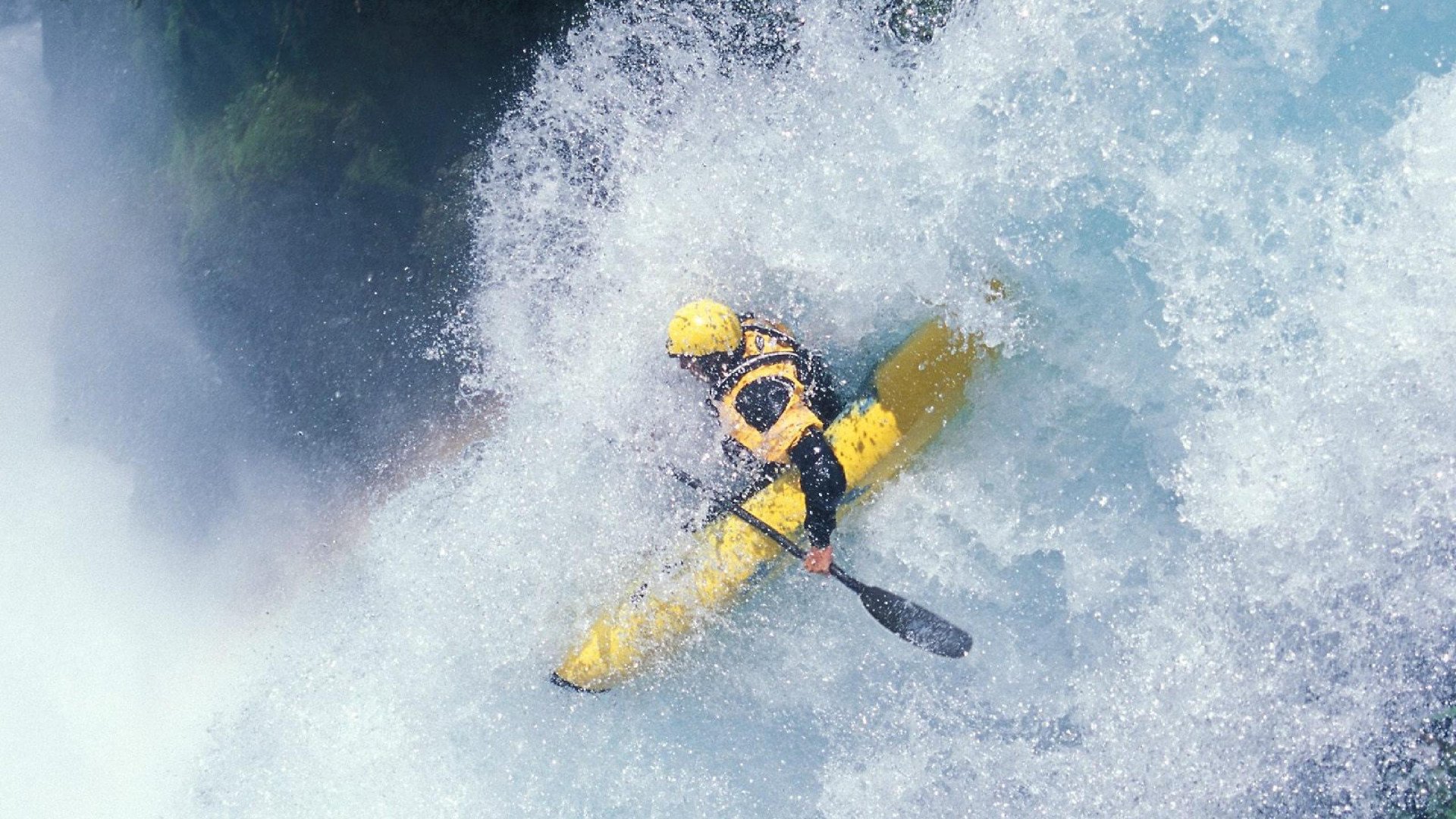 球场“铁壁防线”揭秘：最难攻破的欧洲后防